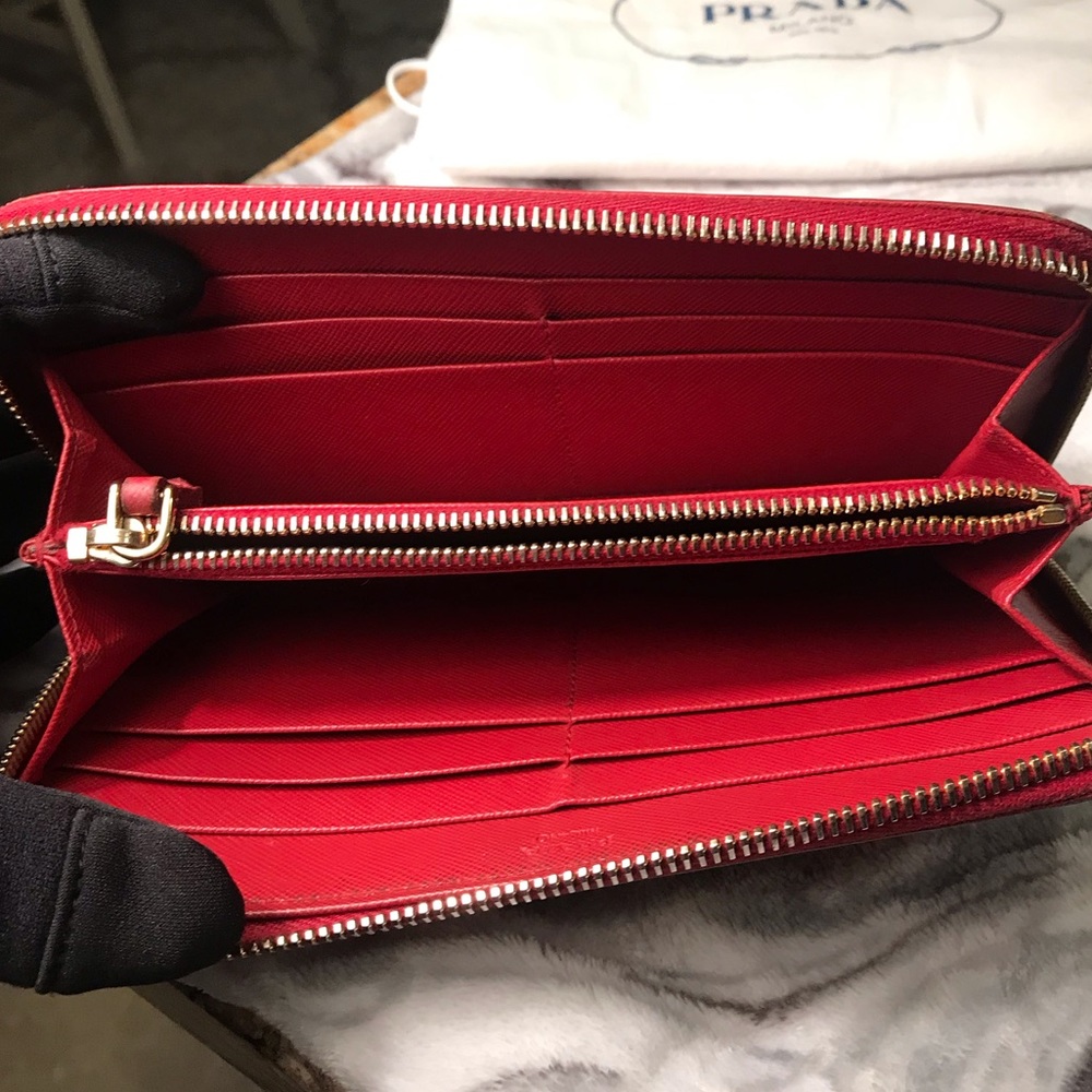 ❤️SOLD❤️PRADA ZIPPY WALLET SAFFIANO REDS LEATHER - Picture 8 of 8
